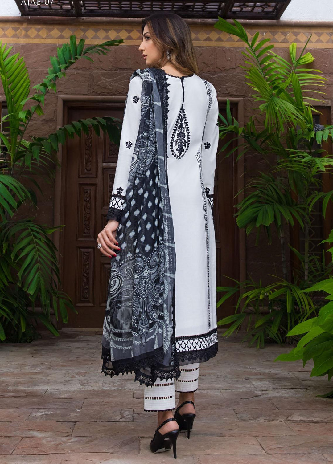 The Aymen Edit by Asim Jofa Embroidered Cambric Suits Unstitched 3 Piece AJ22AE AJAE-07 - Winter Collection