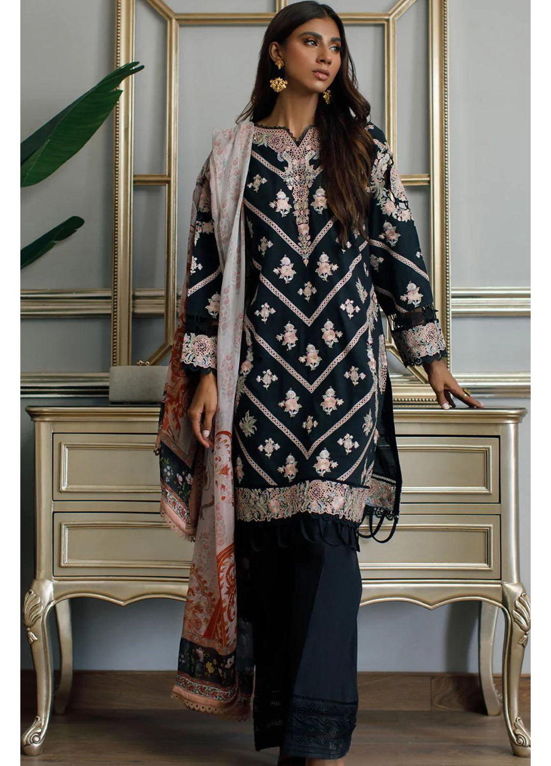 Threads & Motifs Luxury Pret  Lawn 2 Piece THM22F 7840