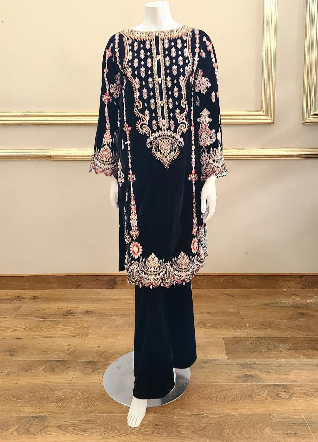Threads & Motifs Pret  Velvet Shirt THM22RW 7570