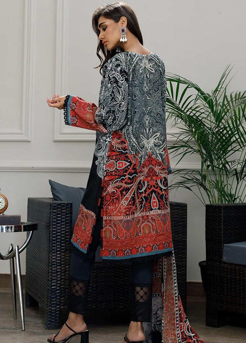 Threads & Motifs Pret  Lawn 2 Piece Suit THM23RW 7977.1