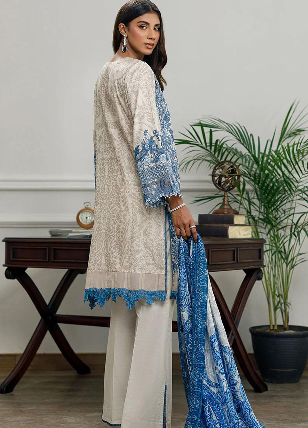 Threads & Motifs Pret  Lawn 2 Piece Suit THM23RW 7970.1