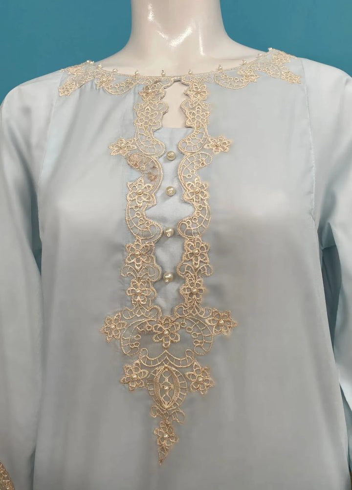 Threads And Motifs Pret Embroidered Lawn 3 Piece Suit 9050