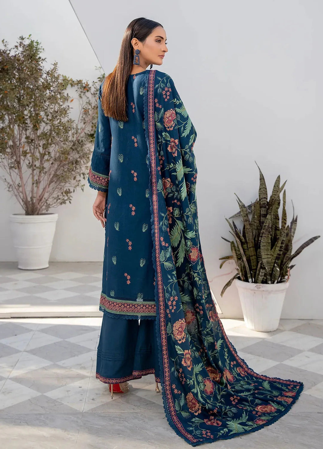 Threads And Weaves Embroidered Dhanak Suit Unstitched 3 Piece D23101 - Winter Collection