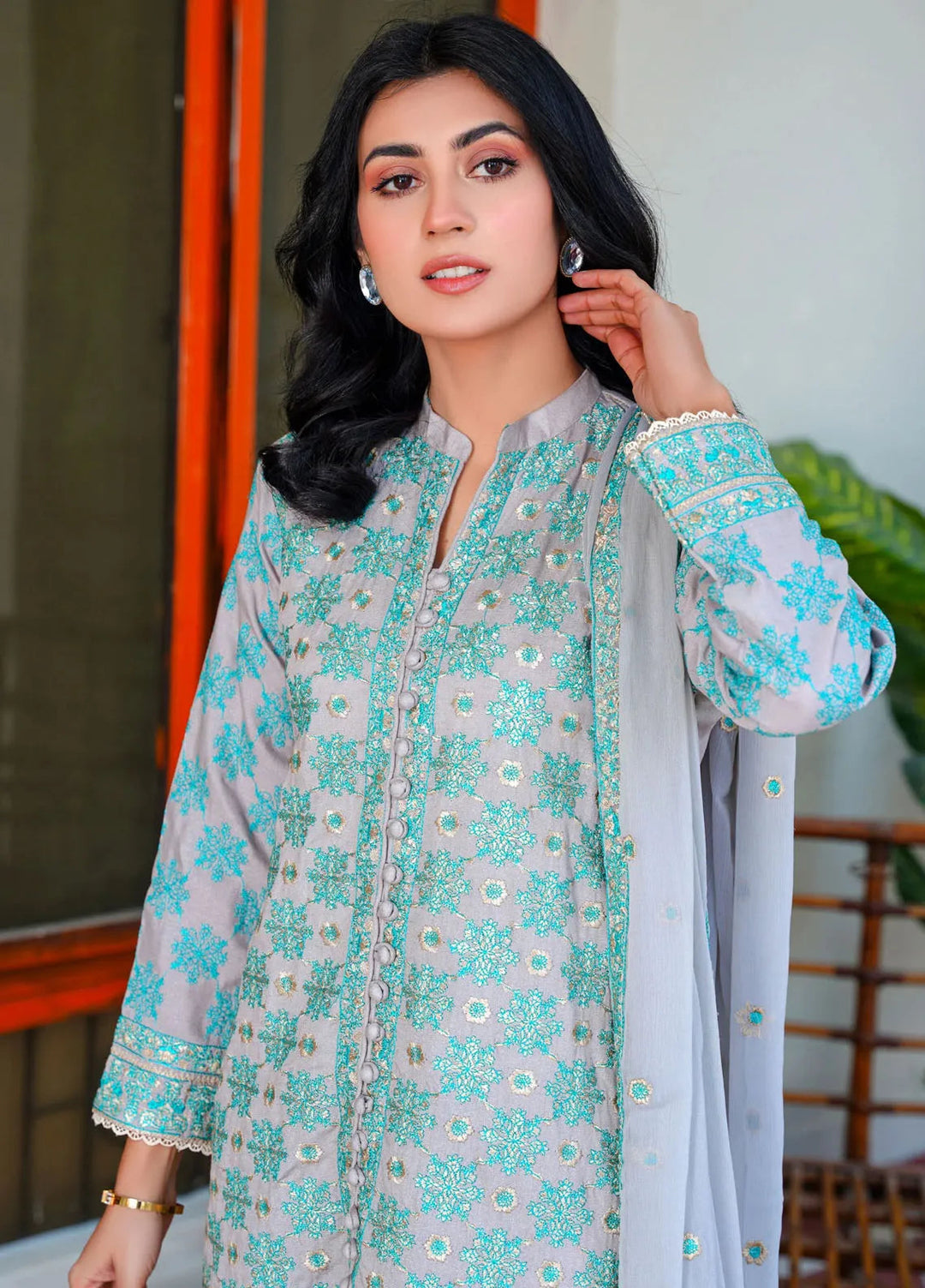 Threads And Weaves Embroidered Karandi Suit Unstitched 3 Piece KR24103 - Festive Collection