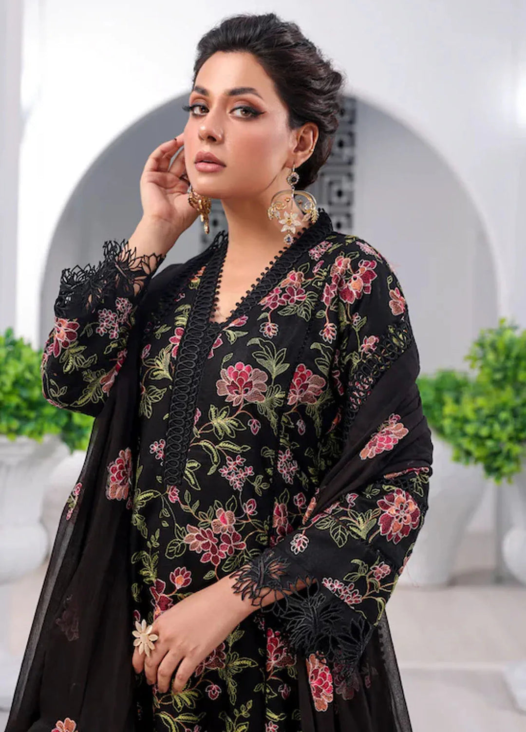 Threads And Weaves Embroidered Karandi Suit Unstitched 3 Piece KR24109 - Festive Collection