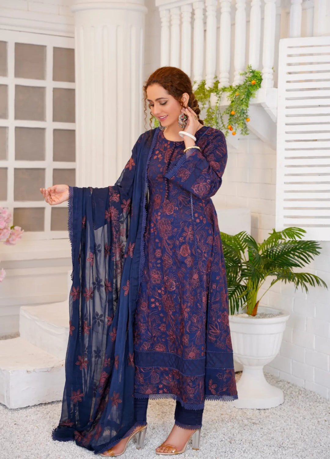 Threads And Weaves Embroidered Lawn Suit Unstitched 3 Piece L23103 - Summer Collection