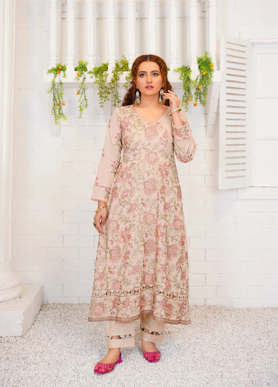 Threads And Weaves Embroidered Lawn Suit Unstitched 3 Piece L23110 - Summer Collection