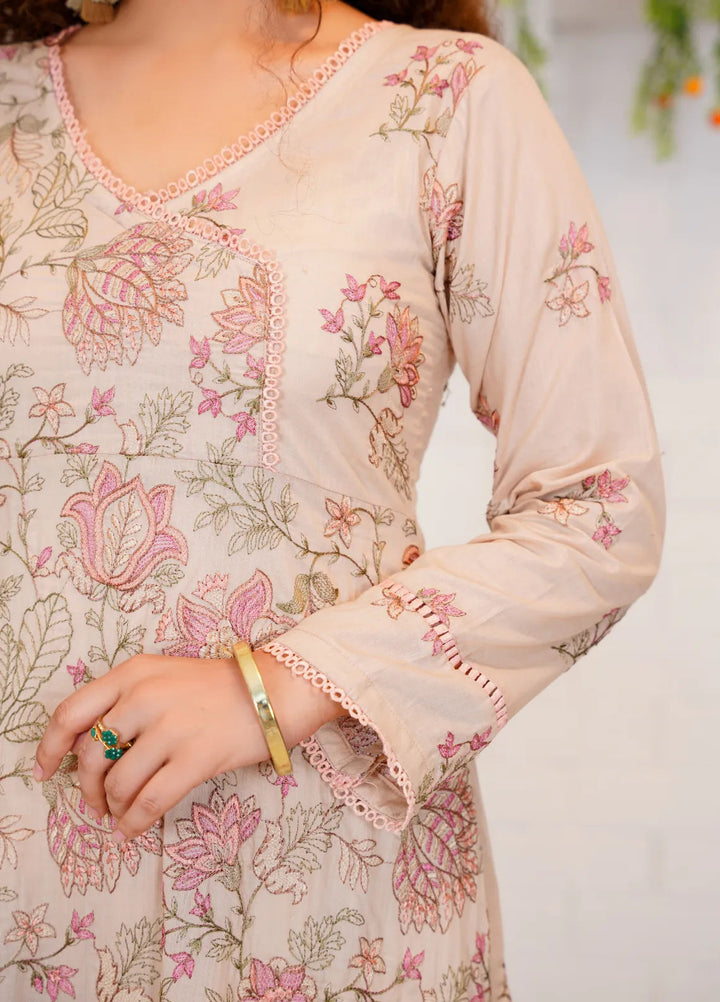 Threads And Weaves Embroidered Lawn Suit Unstitched 3 Piece L23110 - Summer Collection