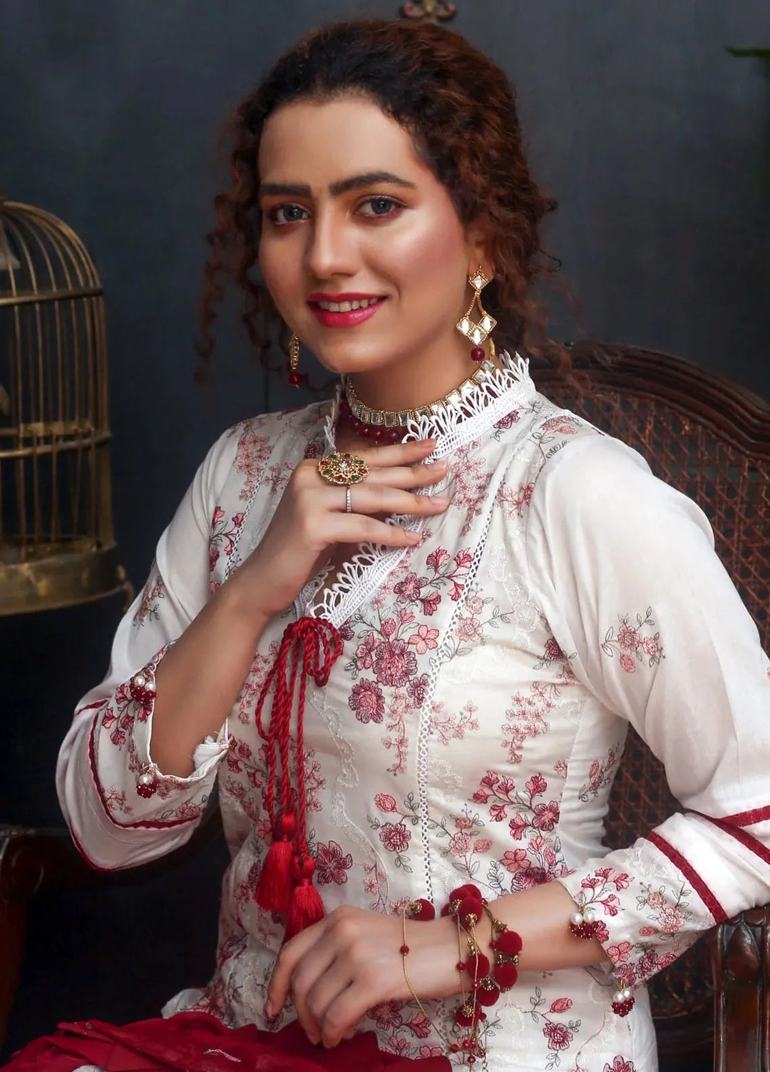 Threads And Weaves Embroidered Lawn Suit Unstitched 3 Piece L23201 - Festive Collection