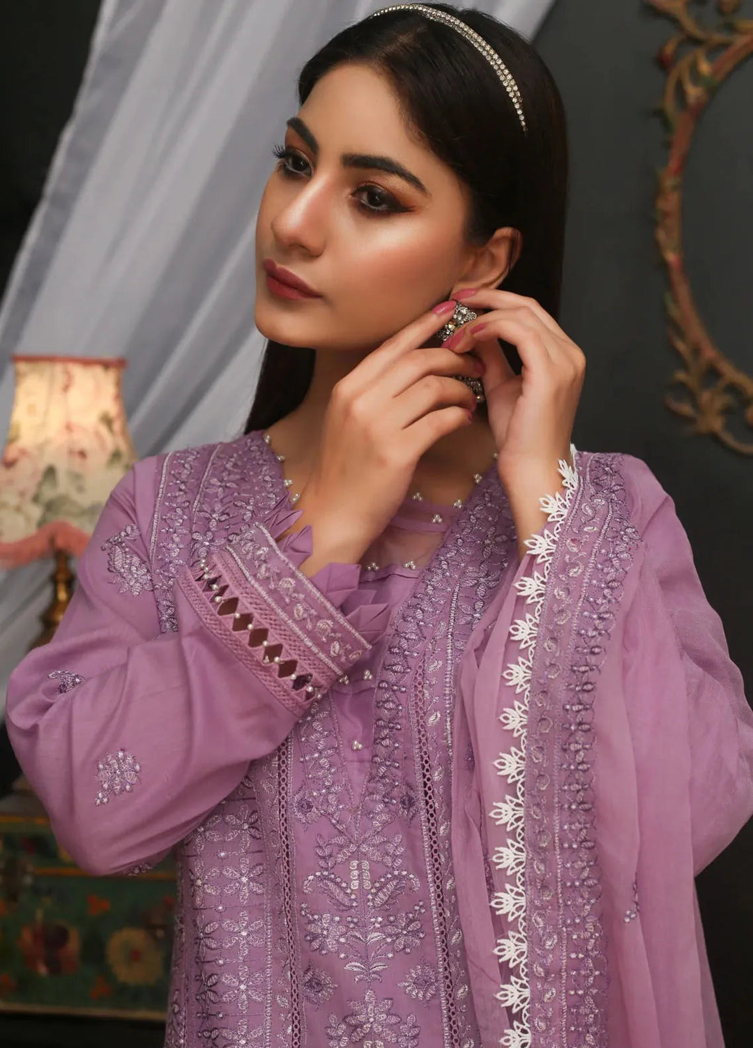 Threads And Weaves Embroidered Lawn Suit Unstitched 3 Piece L23202 - Festive Collection