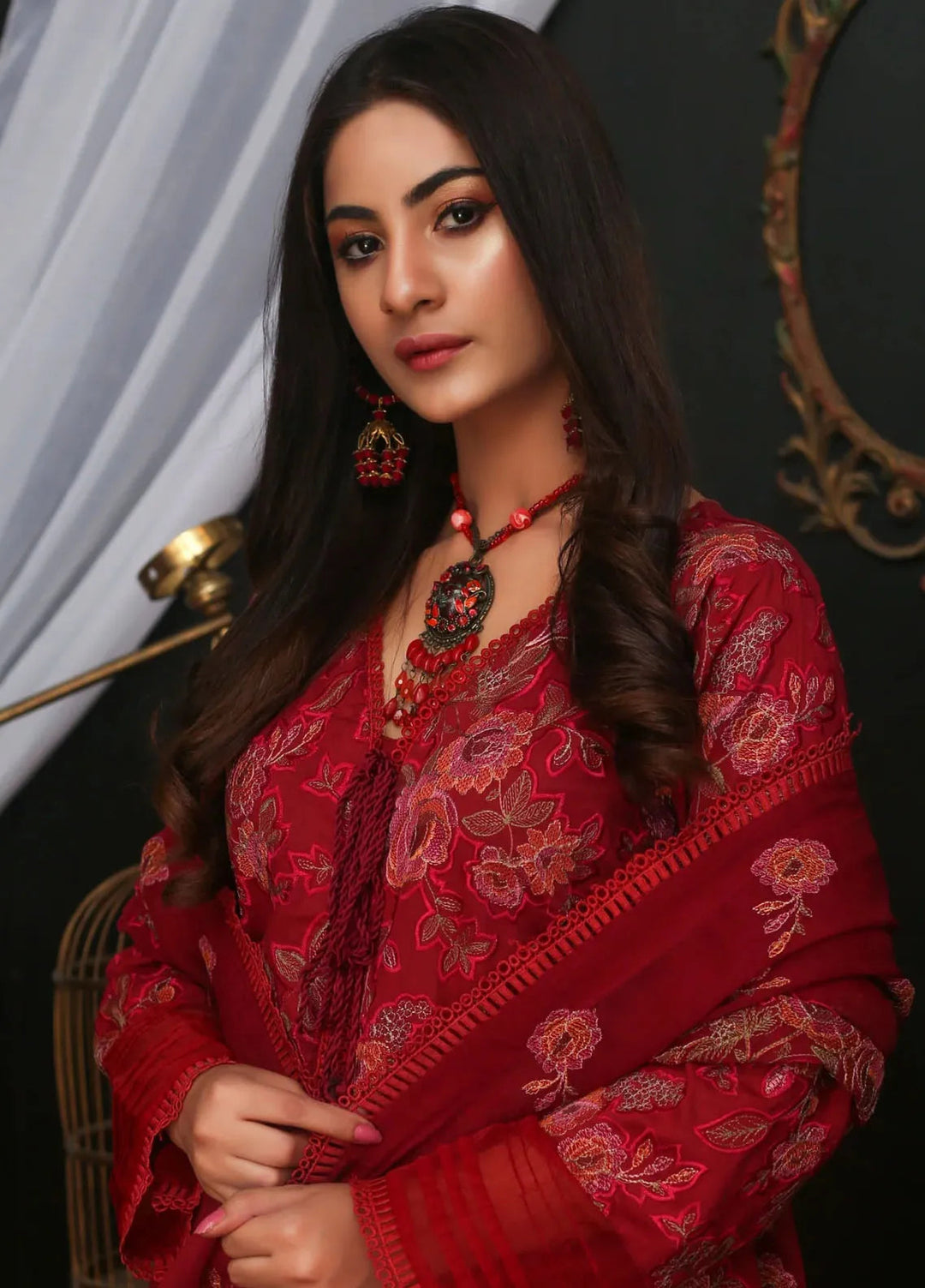 Threads And Weaves Embroidered Lawn Suit Unstitched 3 Piece L23205 - Festive Collection