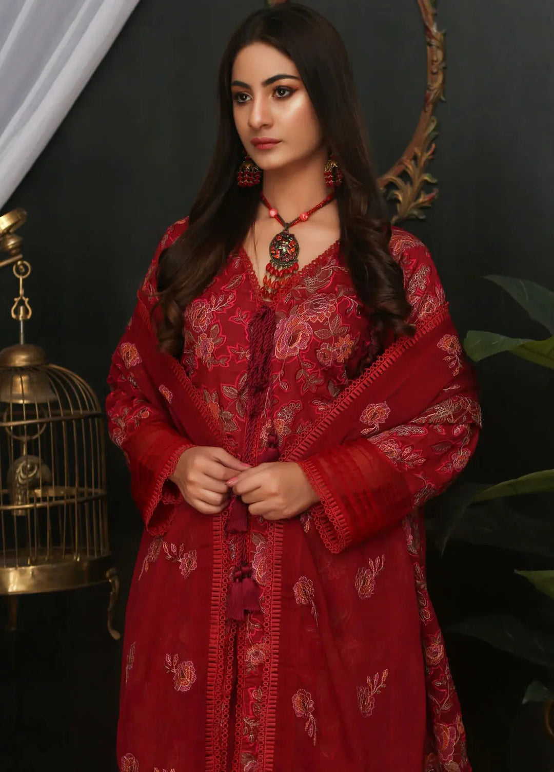 Threads And Weaves Embroidered Lawn Suit Unstitched 3 Piece L23205 - Festive Collection