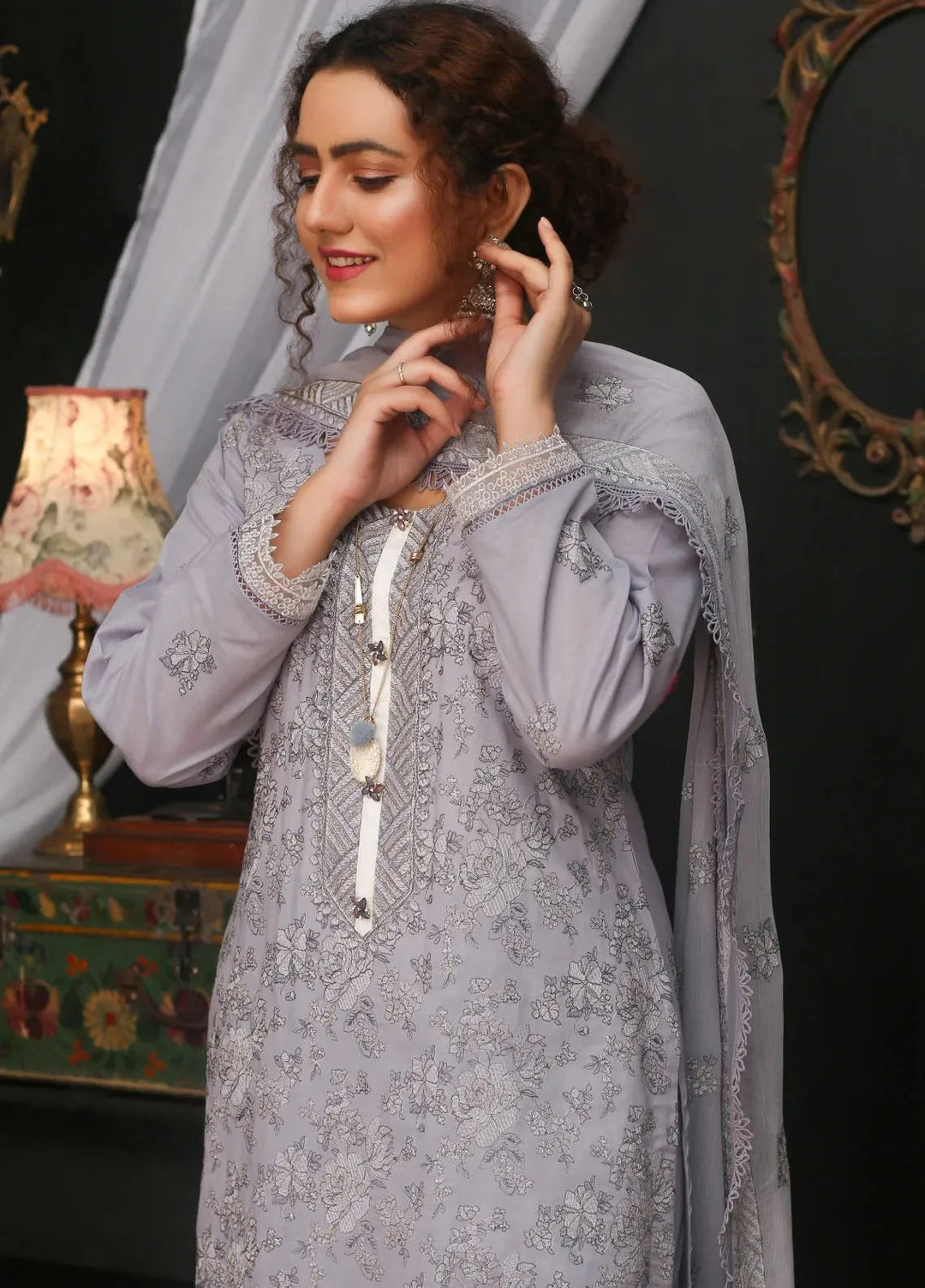 Threads And Weaves Embroidered Lawn Suit Unstitched 3 Piece L23208 - Festive Collection