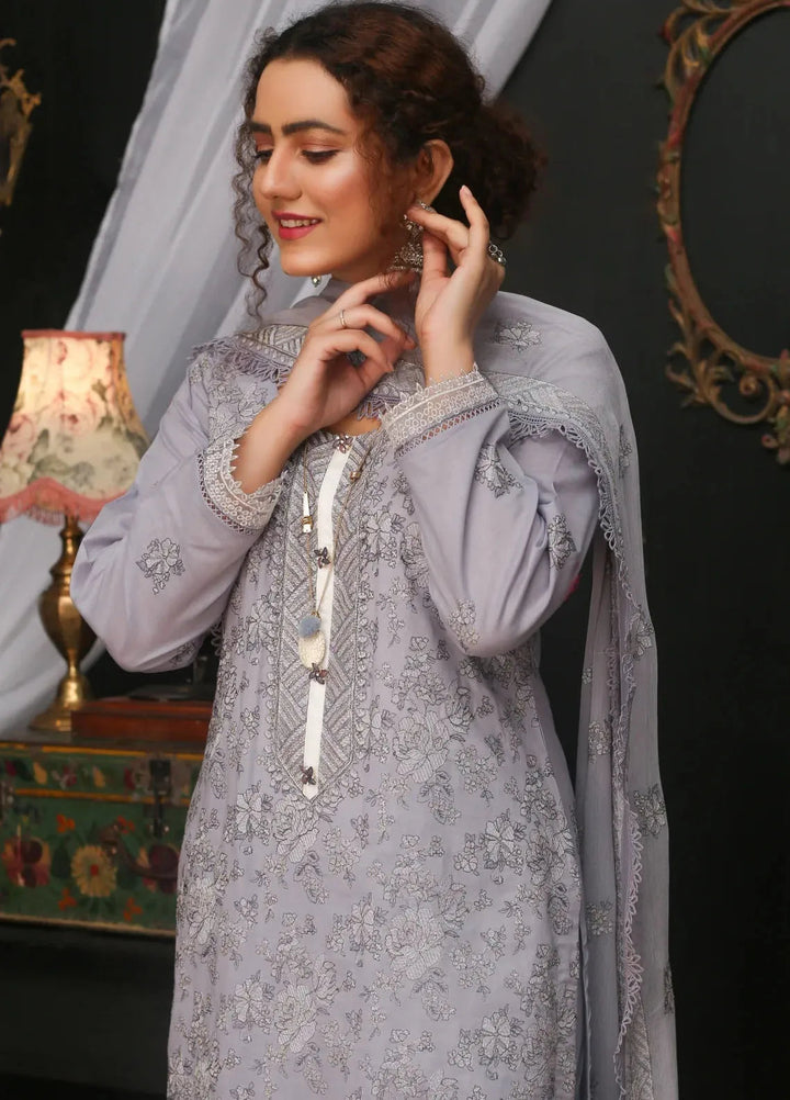 Threads And Weaves Embroidered Lawn Suit Unstitched 3 Piece L23208 - Festive Collection