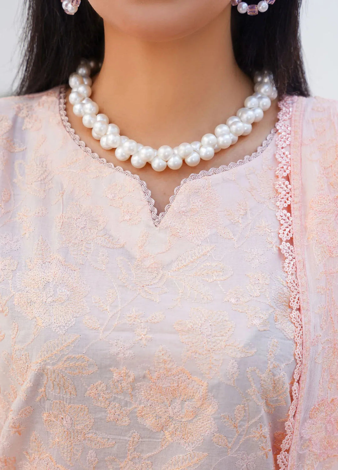 Threads And Weaves Embroidered Lawn Suit Unstitched 3 Piece L23209 - Festive Collection