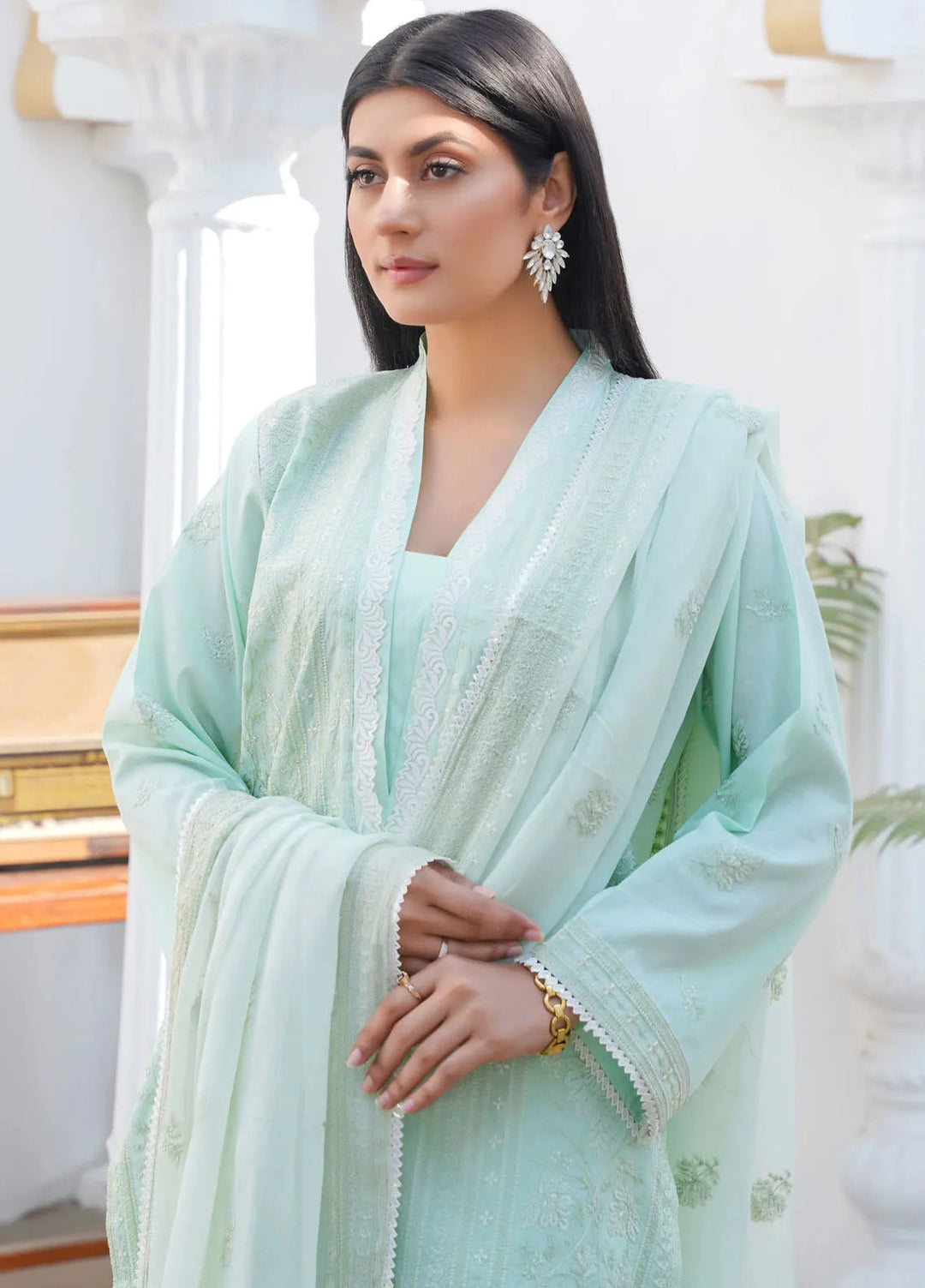 Threads And Weaves Embroidered Lawn Suit Unstitched 3 Piece L23210 - Festive Collection