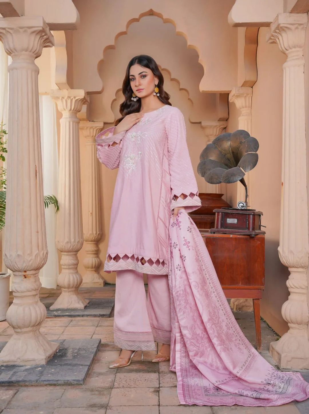 Threads And Weaves Pret Embroidered Karandi 3 Piece Suit D-07
