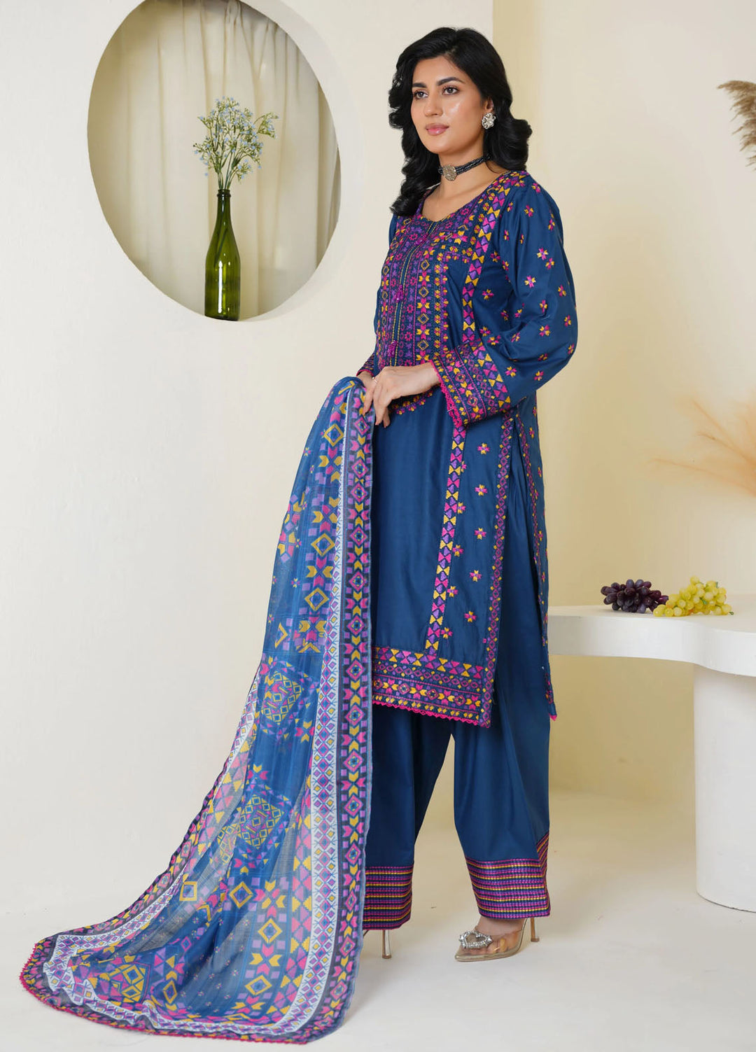 Threads And Weaves Pret Embroidered Lawn 3 Piece Suit RTWL25202