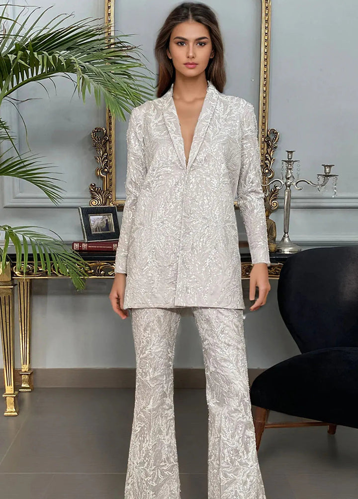 Threads & Motifs Pret Embroidered 2 Piece Suit 9252