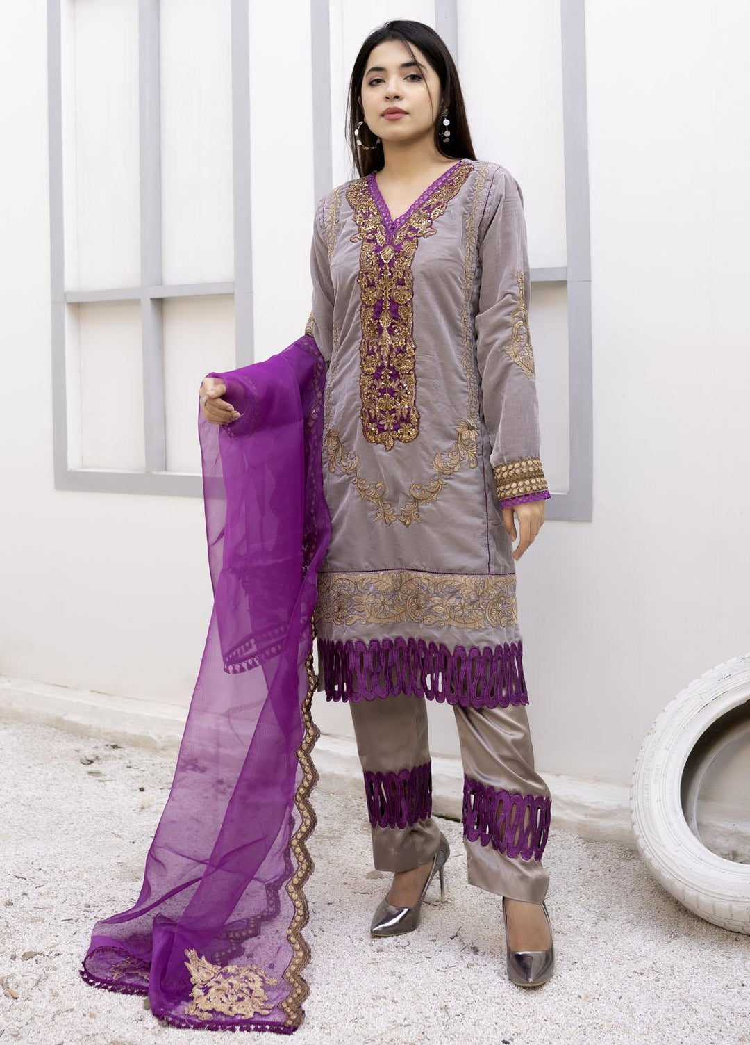 Top Notch Embroidered Velvet Suits Unstitched 3 Piece TNH21VT Galena - Winter Collection