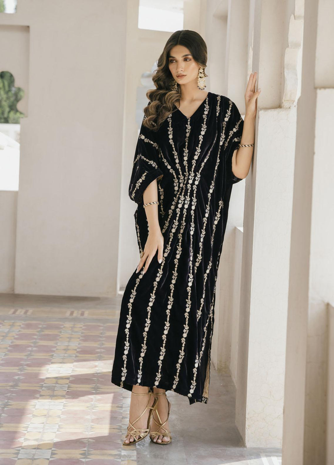 Naayas Pret Embroidered Velvet Kaftan Nova