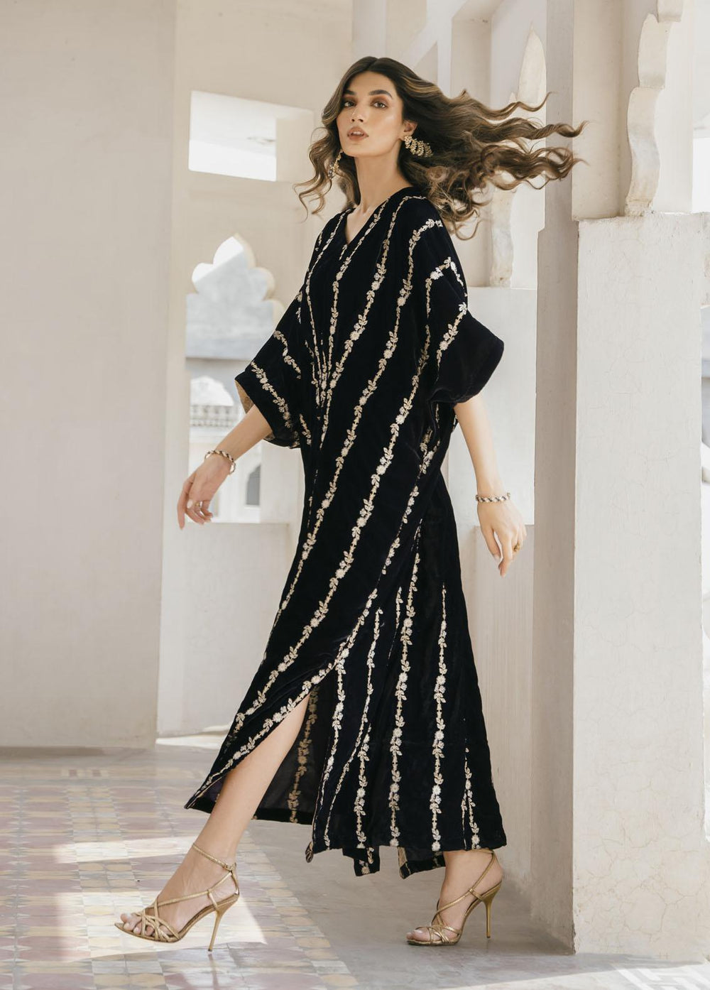 Naayas Pret Embroidered Velvet Kaftan Nova