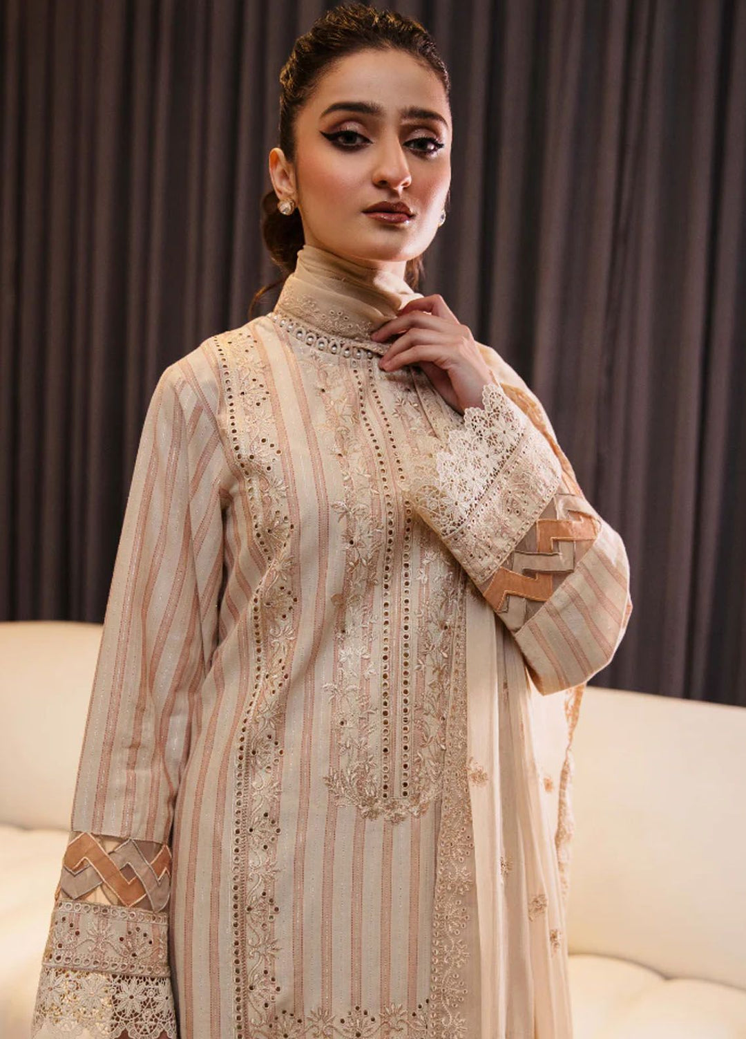 Vouge By Humdum Embroidered Lawn Suit Unstitched 3 Piece HD24V D06 - Summer Collection