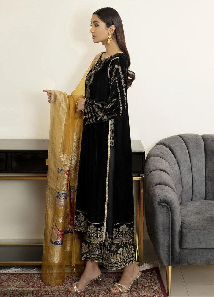 Xenia Formals Luxury Pret Embroidered Velvet 3 Piece Suit GULCHIN XFR-21-298
