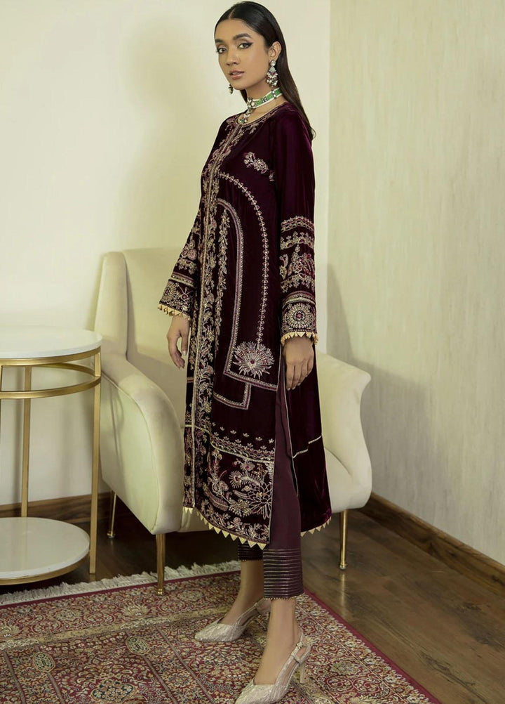 Xenia Formals Luxury Pret Embroidered Velvet 2 Piece Suit THARA XFR-21-309