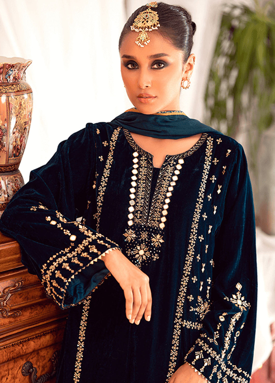 Zaaviay Pret Embroidered Velvet 3 Piece Suit Maha