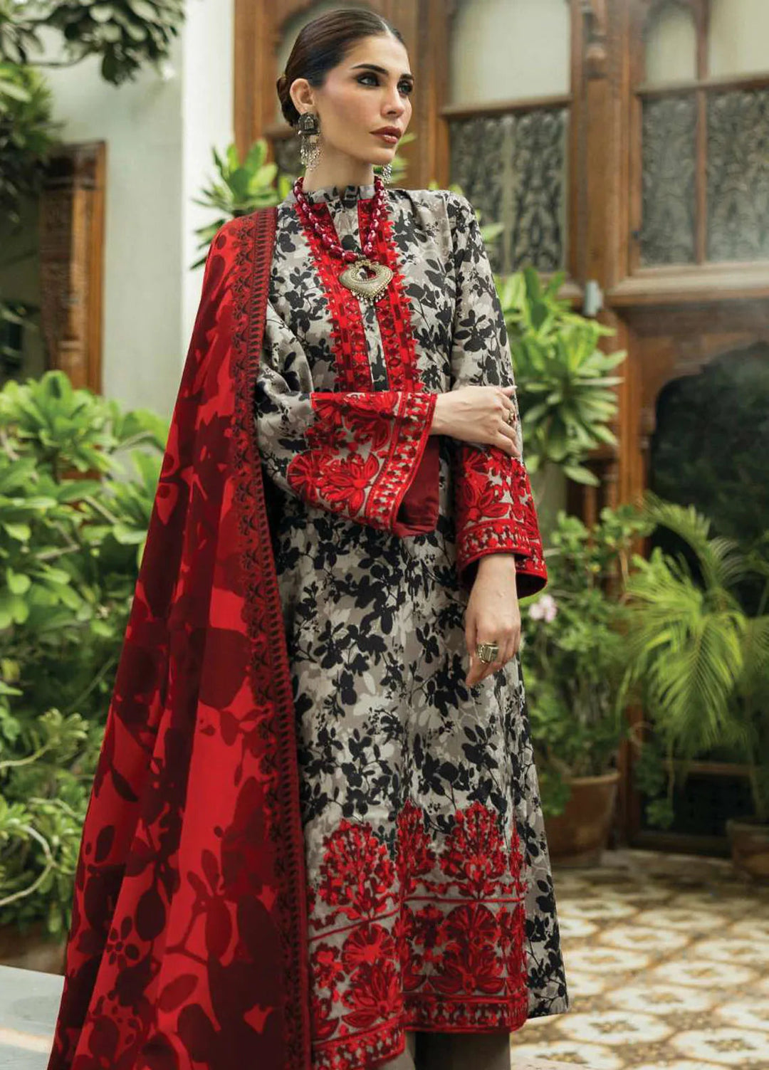 Zainab Chottani Embroidered Suit Unstitched 3 Piece ZC24WS D-04 Zemastan - Winter Collection
