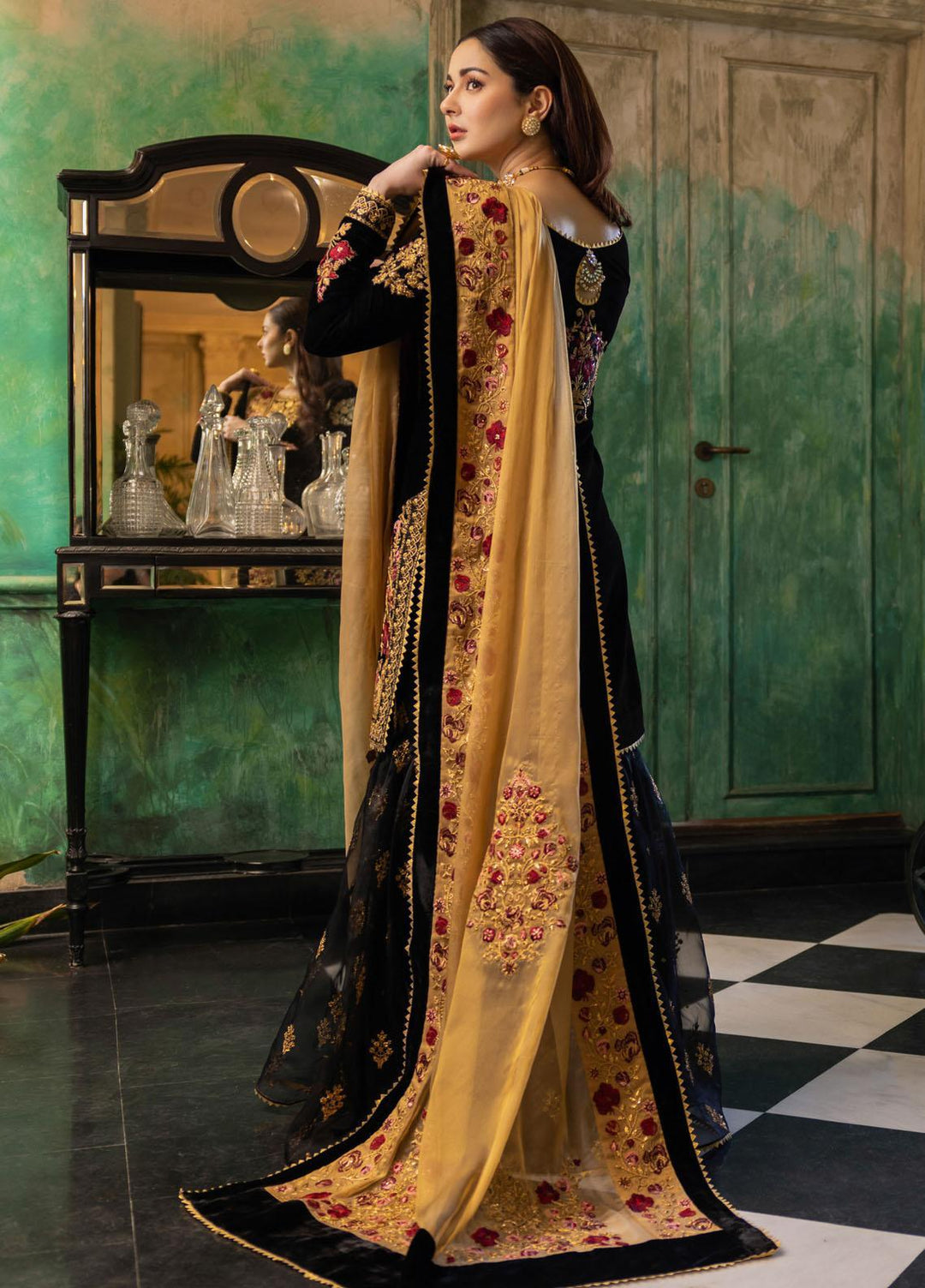 Zainab Chottani Embroidered Velvet Suits Unstitched 3 Piece ZC22V 06 Vasl - Luxury Collection