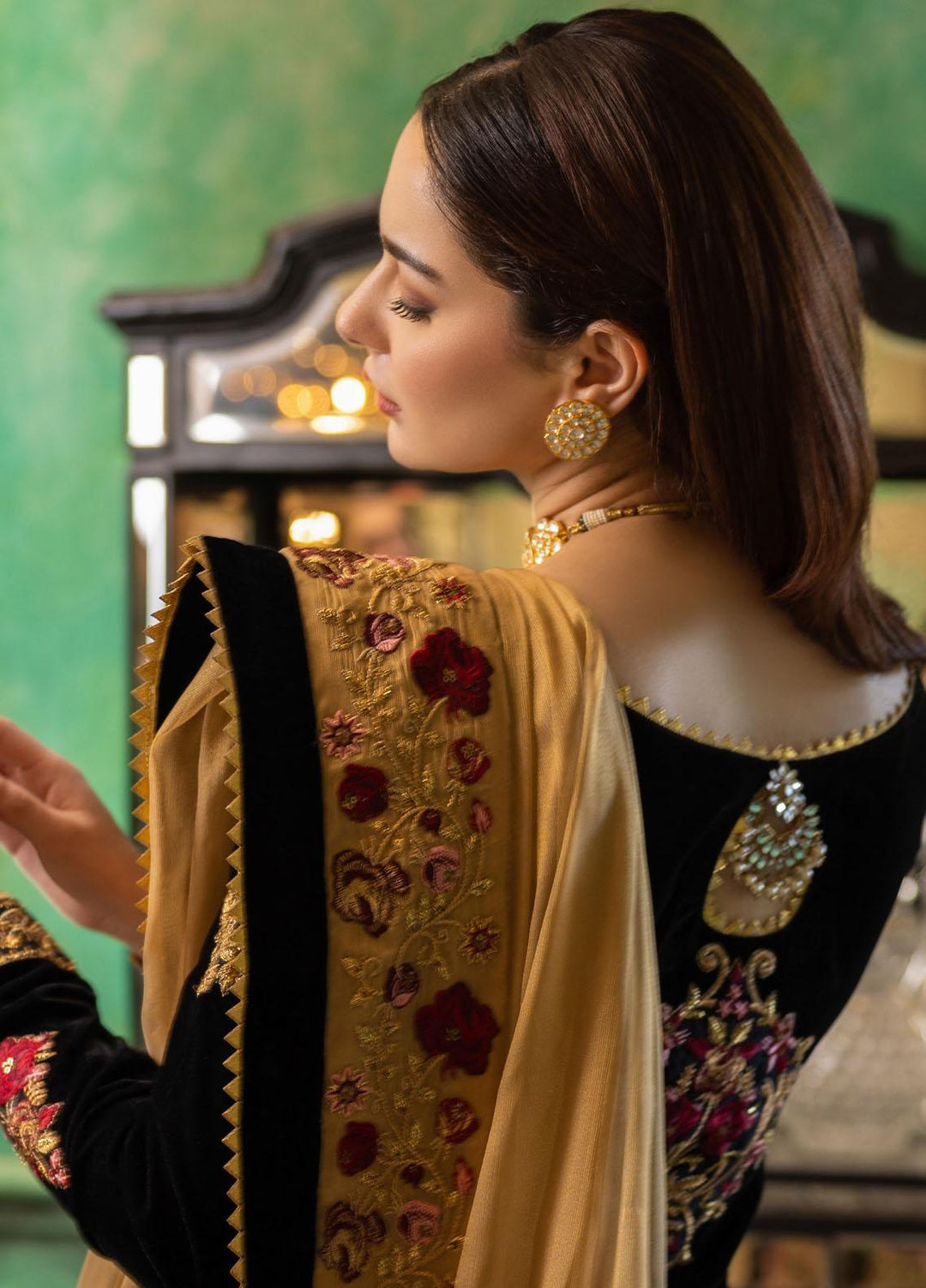 Zainab Chottani Embroidered Velvet Suits Unstitched 3 Piece ZC22V 06 Vasl - Luxury Collection