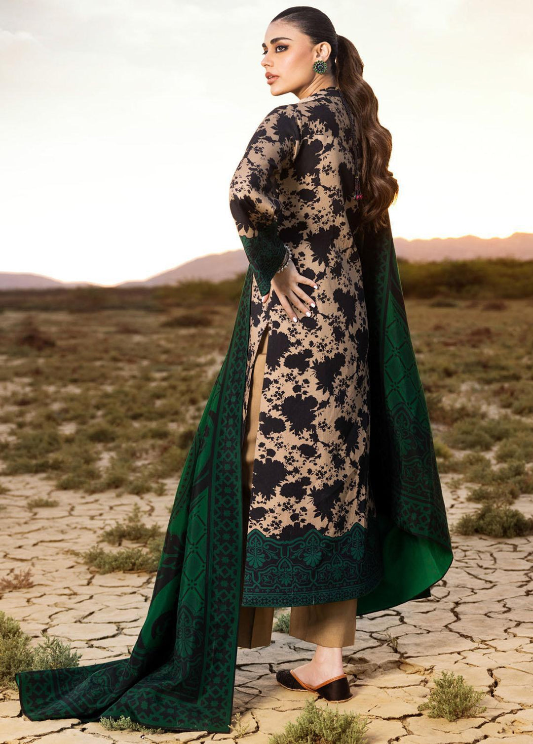 Zainab Chottani Embroidered  Suits Unstitched 3 Piece ZC22W 03 Gulnaaz - Winter Collection