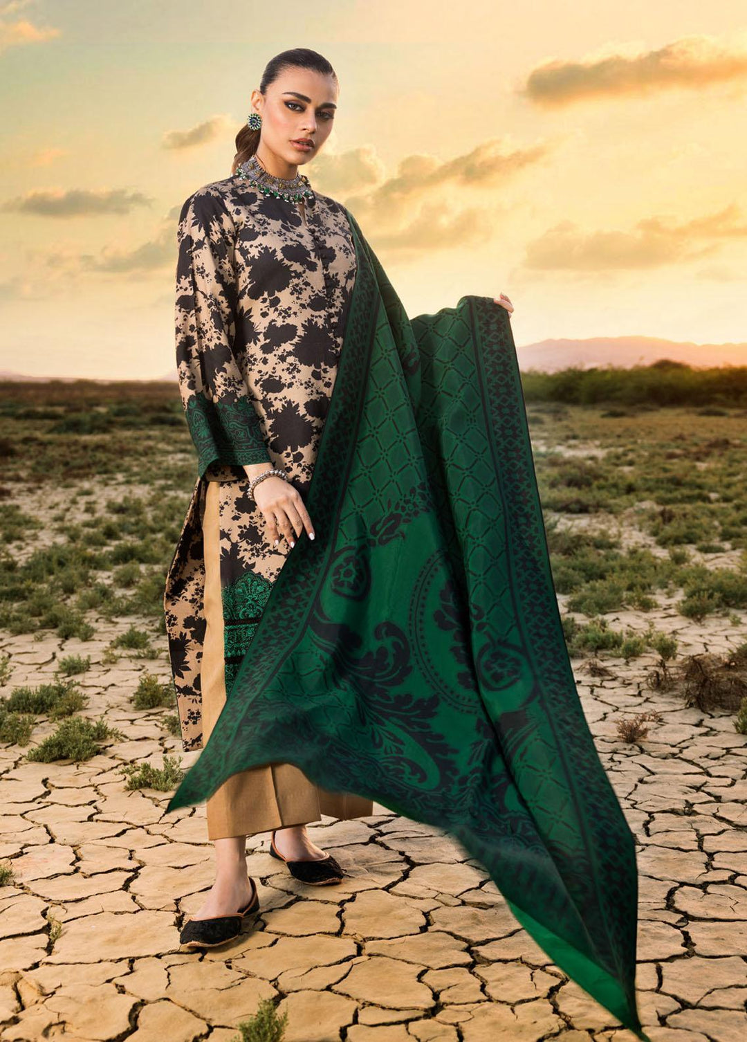 Zainab Chottani Embroidered  Suits Unstitched 3 Piece ZC22W 03 Gulnaaz - Winter Collection