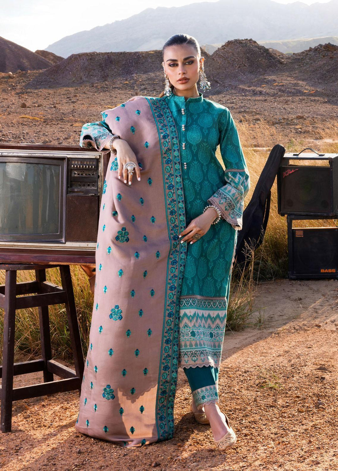 Zainab Chottani Embroidered  Suits Unstitched 3 Piece ZC22W 08 Parsa - Winter Collection
