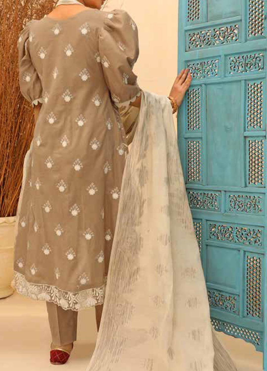 Zara Ali by Magns Textiles Embroidered Lawn Suits Unstitched 3 Piece ZRA21L 01 - Luxury Collection