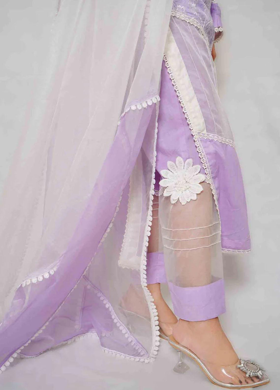 Zara Zubair Pret  Lawn 3 Piece Suit  ZZ22FR Lavender