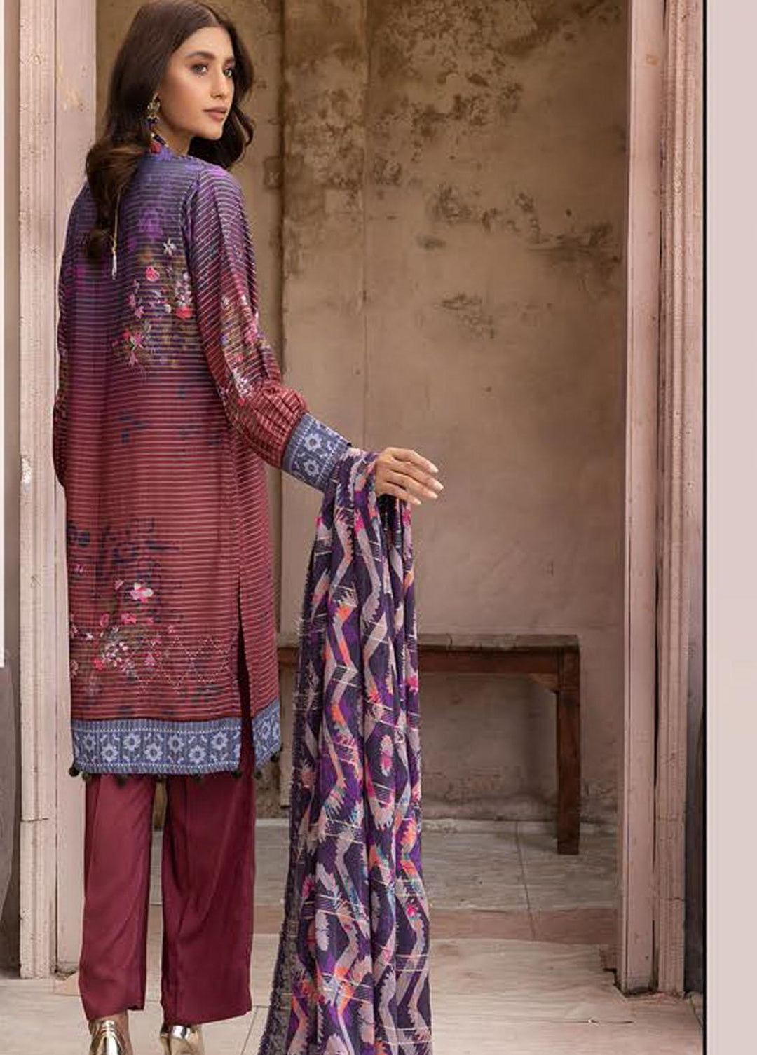 Zarki's by Riaz Arts Printed Viscose Suits Unstitched 3 Piece RA22ZV 01 - Winter Collection