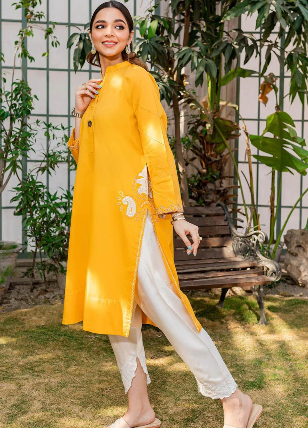 Zoya & Fatima Pret  Lawn 2 Piece Suit ZOF23P Nisha