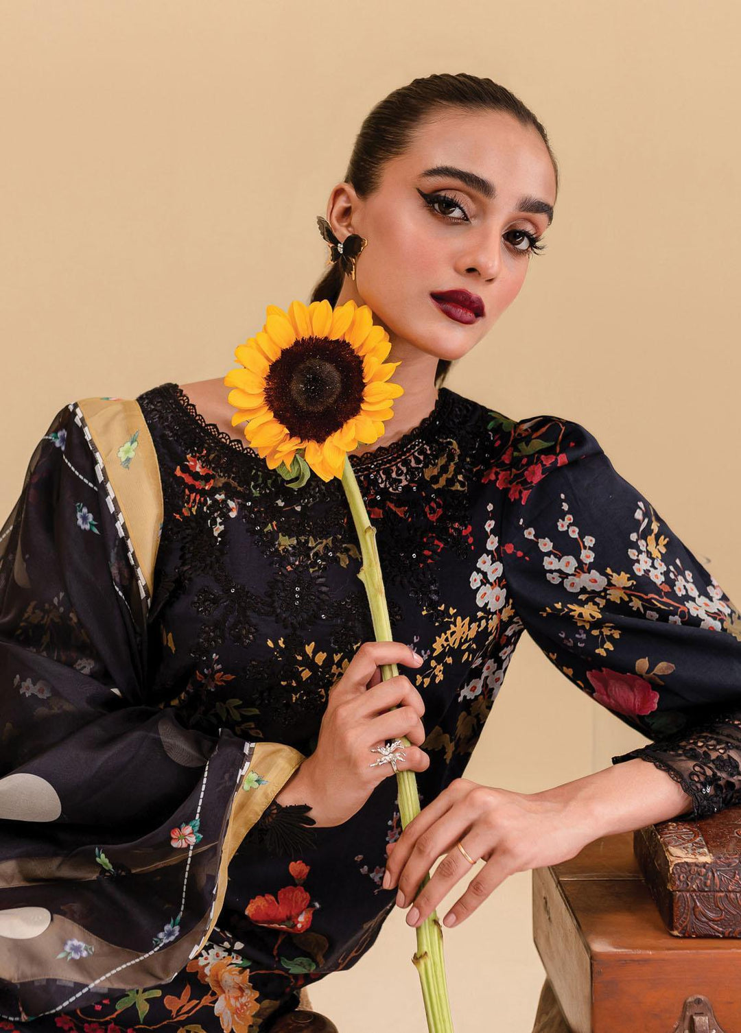 Zoya & Fatima Embroidered Lawn Suits Unstitched 3 Piece ZOF23SB ZF8-767 - Summer Collection