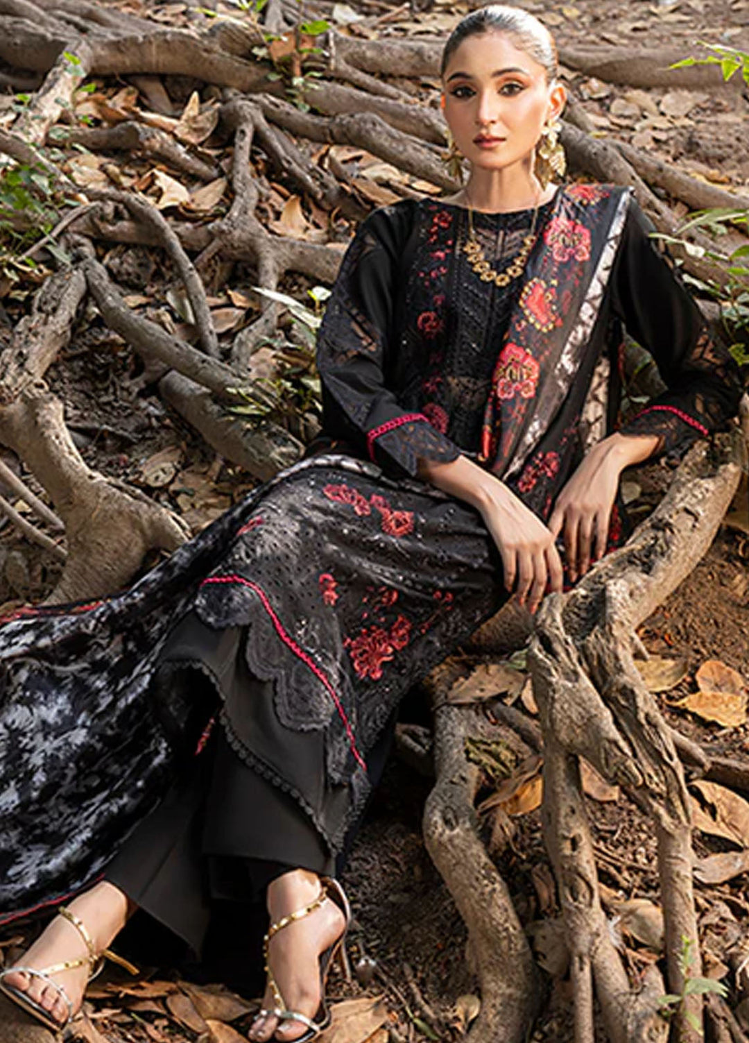 Zuri Pret Embroidered Lawn 3 Piece Suit Najmeh UN-105 Black